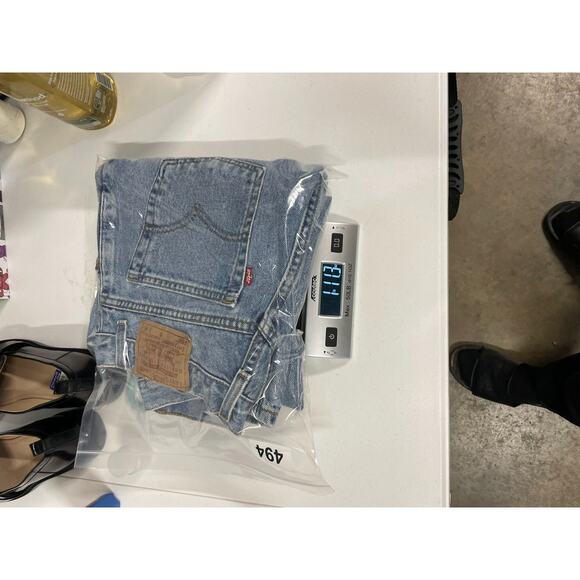 VTG LEVIS 550 Women’s Relaxed Fit Tapered Jeans Sz 14 Reg M Light Wash Made USA - Picture 12 of 12